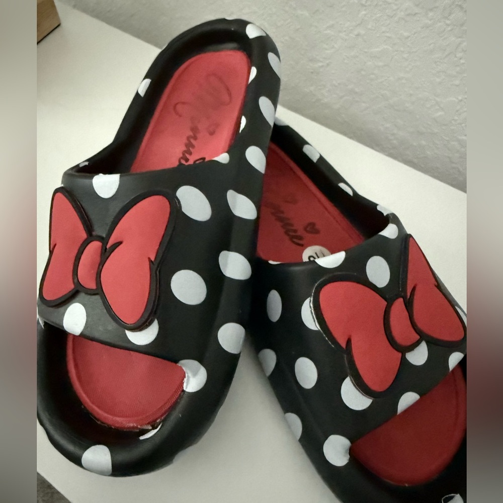 ❤️🖤Disney Minnie Slides🖤❤️ size 7/8